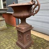 Jardinière en fonte avec piédestal