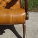 Fauteuils en bois et cuir capitonné, les 2