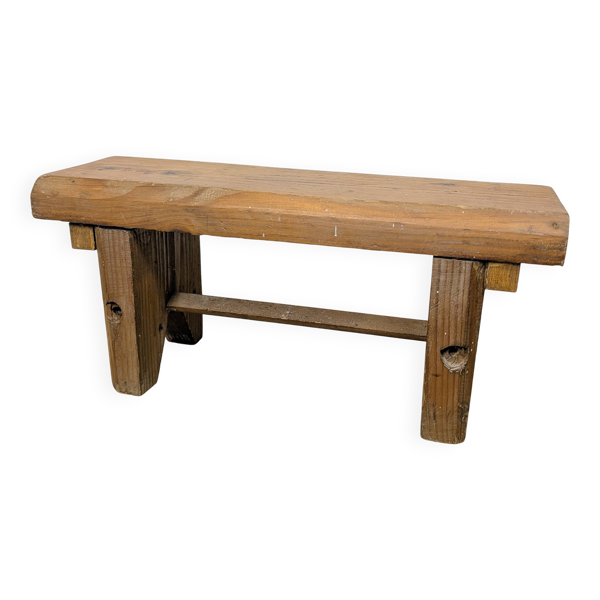 Petit banc repose-pieds rustique