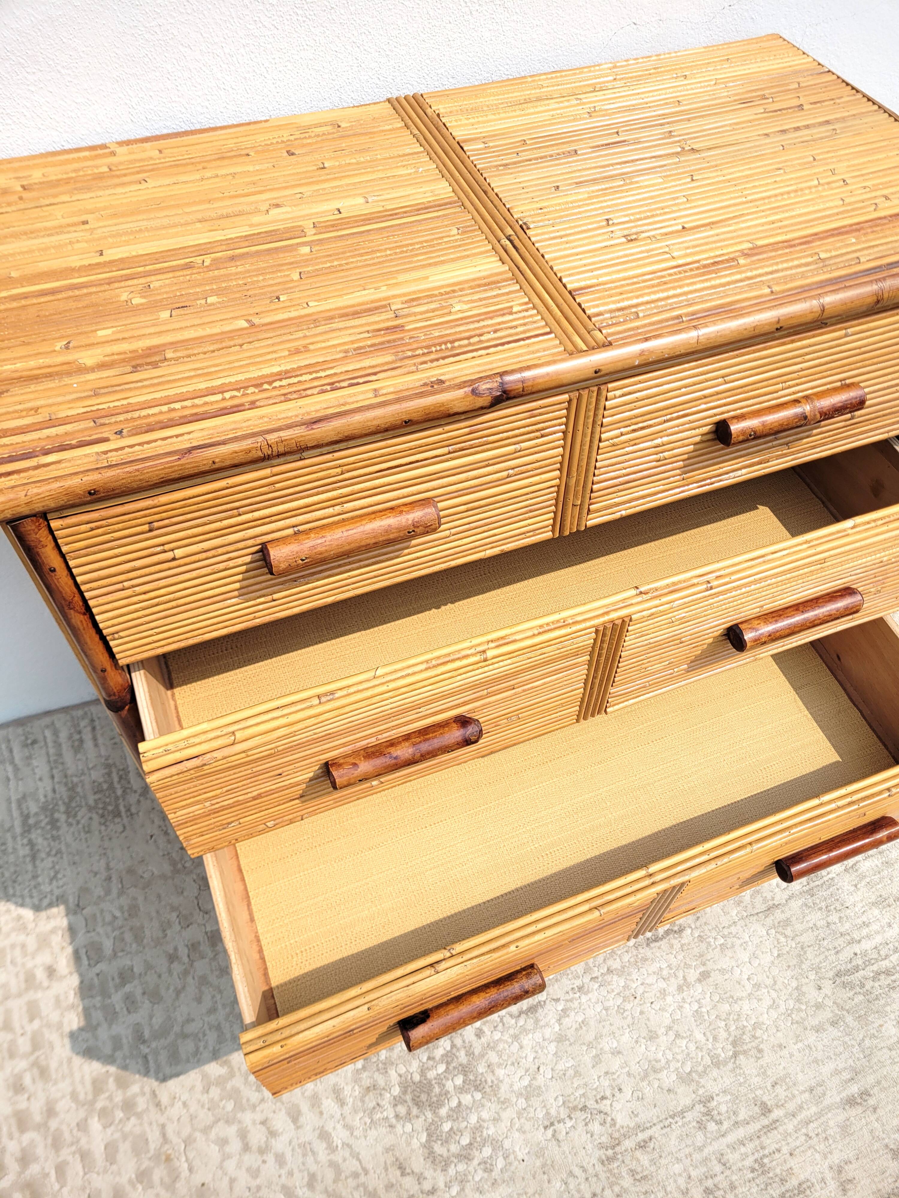 Commode en rotin vers 1960
