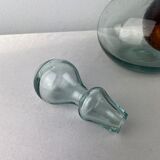 Carafe en verre avec des détails bruns
