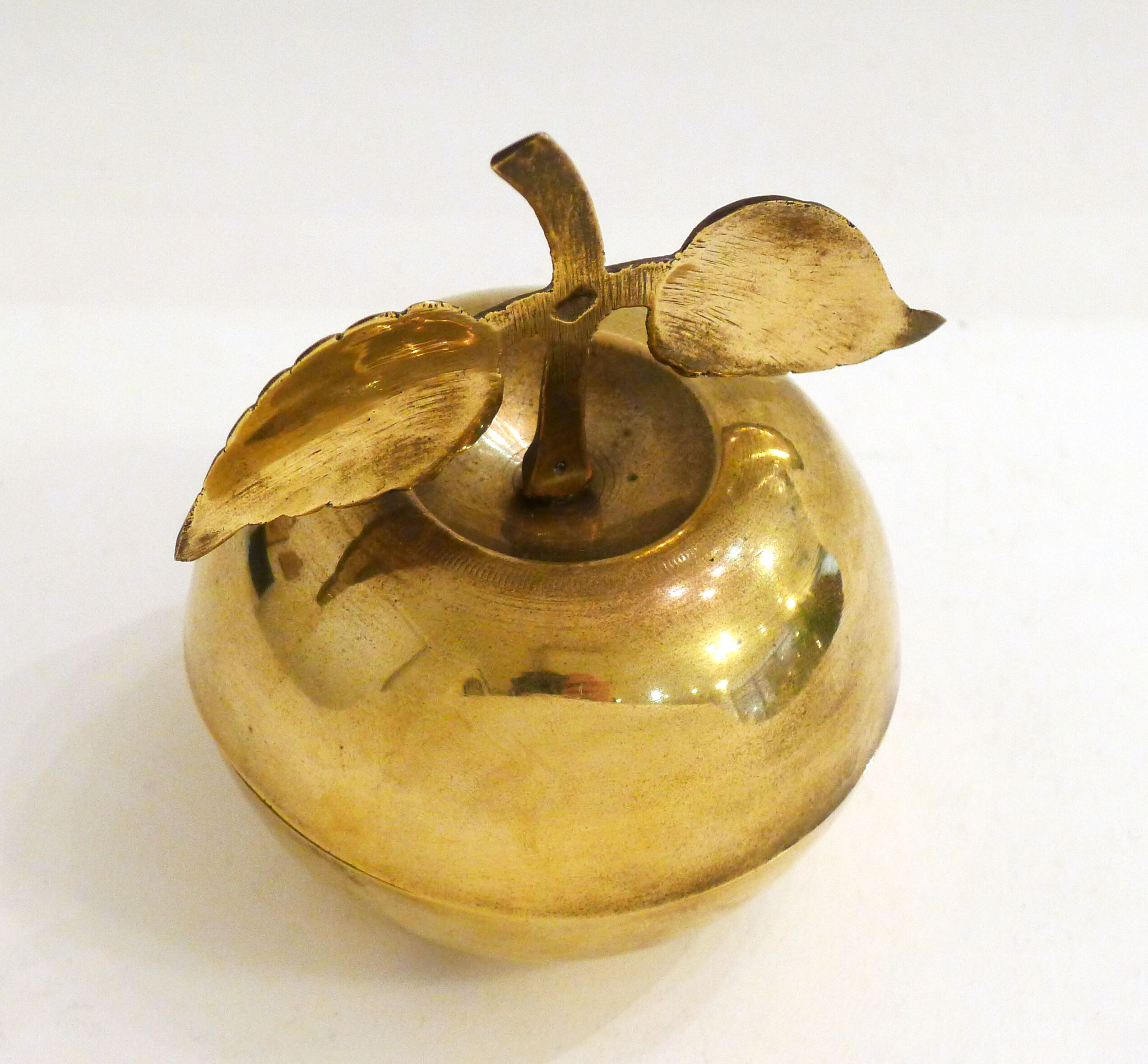 Small box golden apple