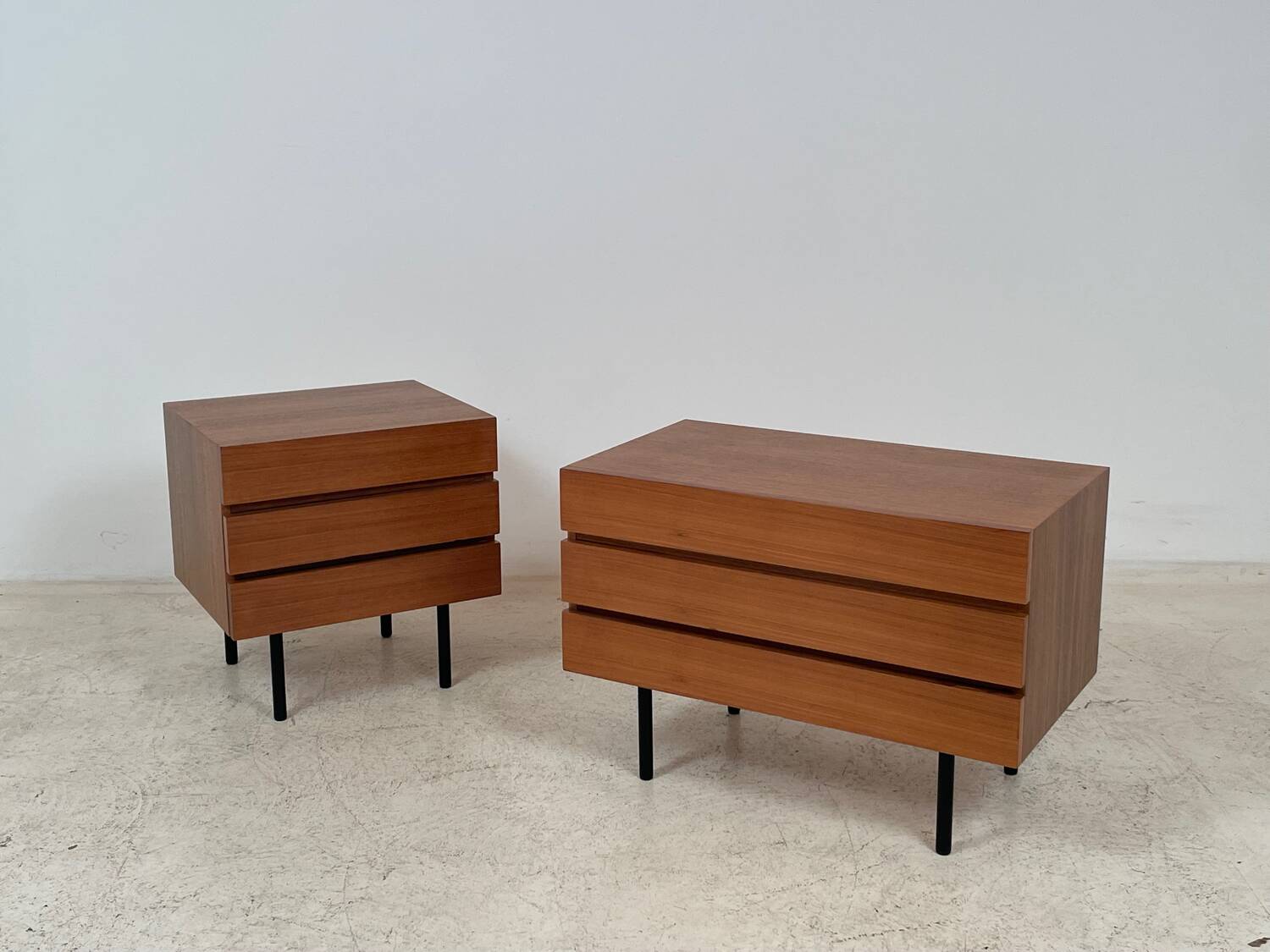 Pair of teak chests of drawers from the 1950s.