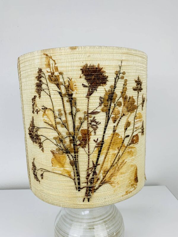 Lampe boule en céramique et abat-jour en fleurs séchées