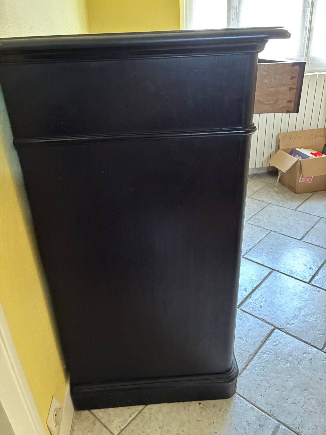 Buffet with display cabinet