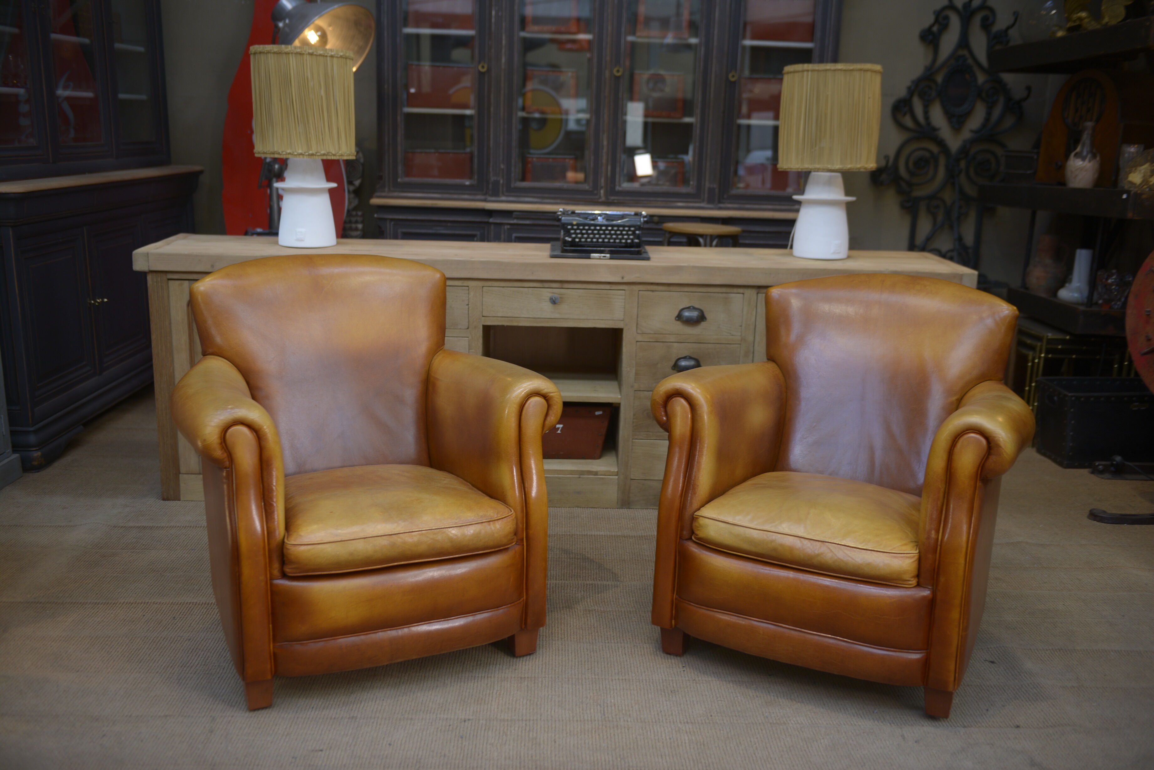 Paire de fauteuils club vintage en cuir