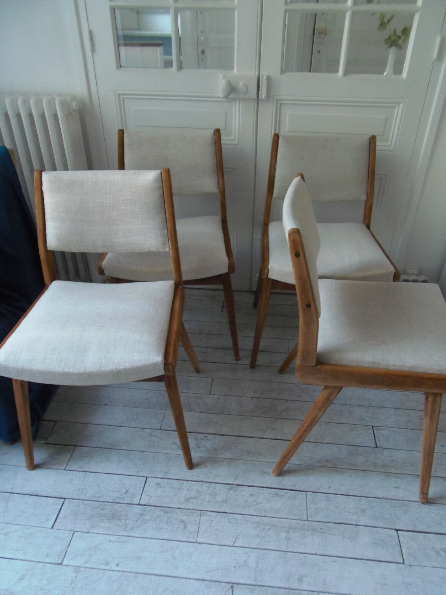 Series of 4 vintage chairs from the 50s in beech