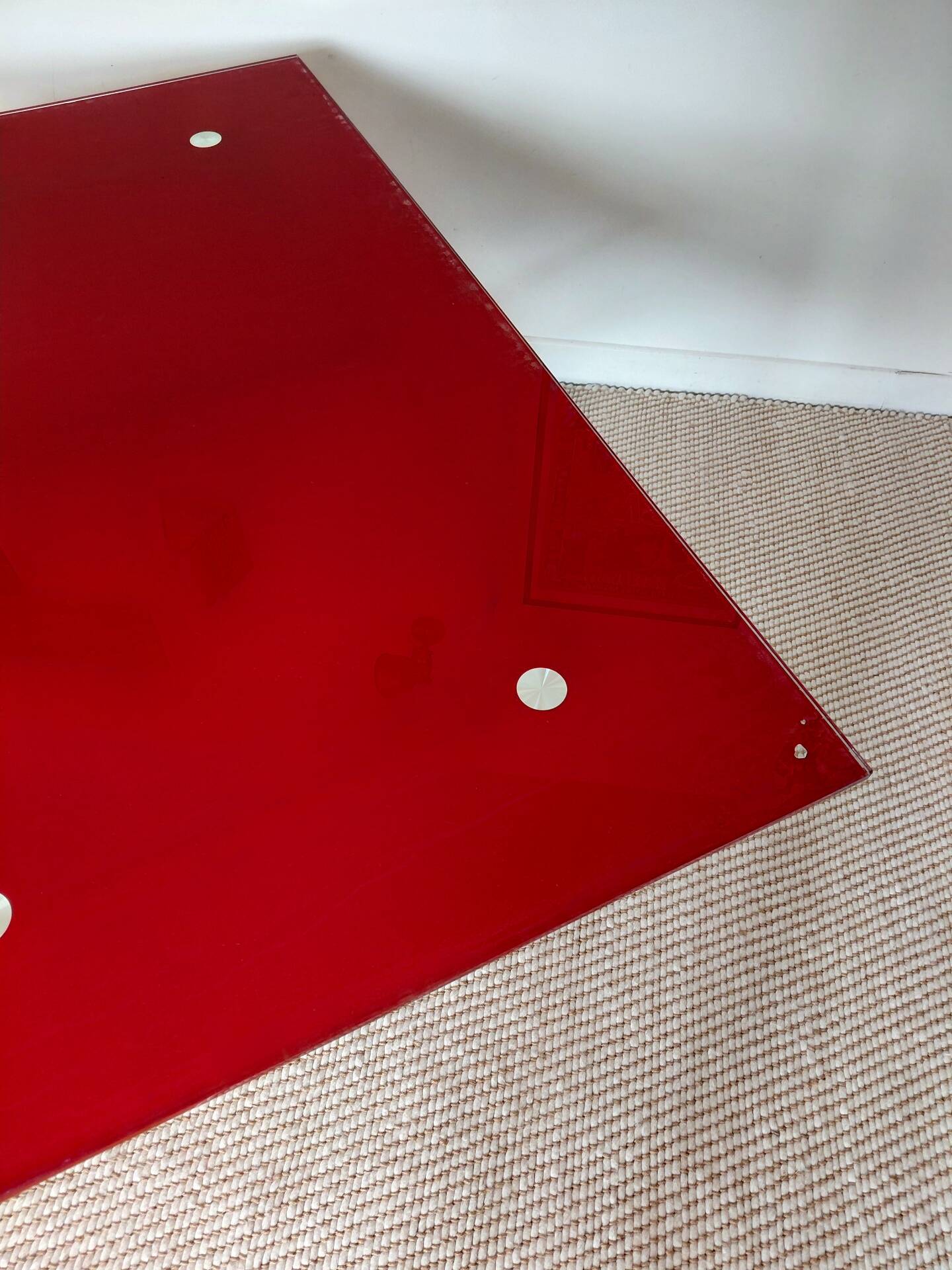 Table relevable vintage verre rouge et chrome-design 1970/1980