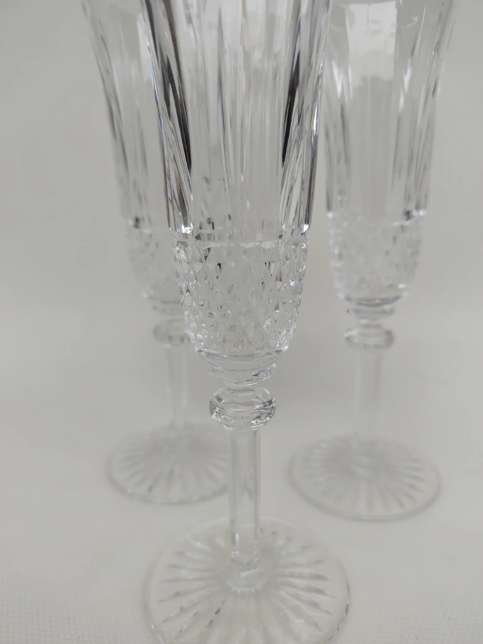 3 crystal champagne flutes from Saint Louis, Tommy model. 205 cm.