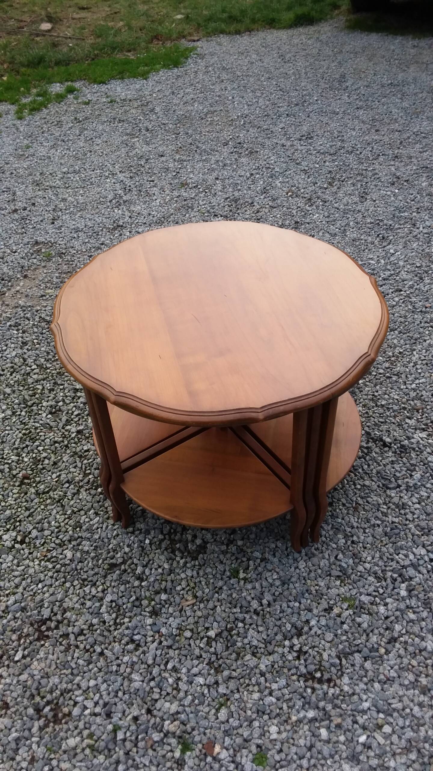 Coffee table nesting tables in cherry wood in classic style from the 60s/70s