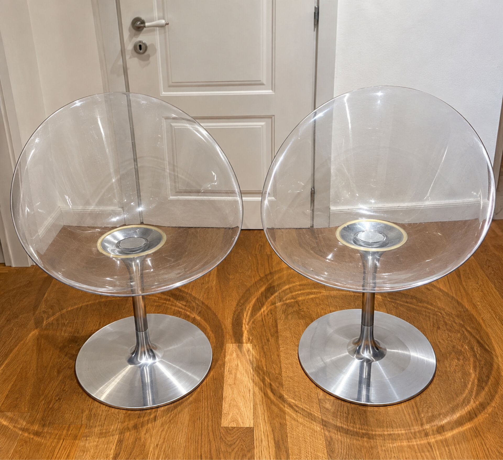 Paire de fauteuils pivotants Ero/S/ de Kartell, dessinés par Philippe Starck