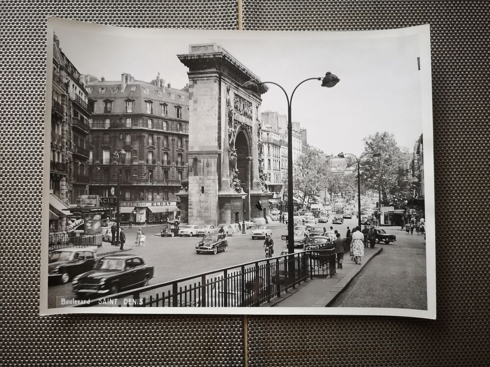 Photograph 18x24cm - Black and white silver print - Boulevard Saint Denis- 1950s-1960s
