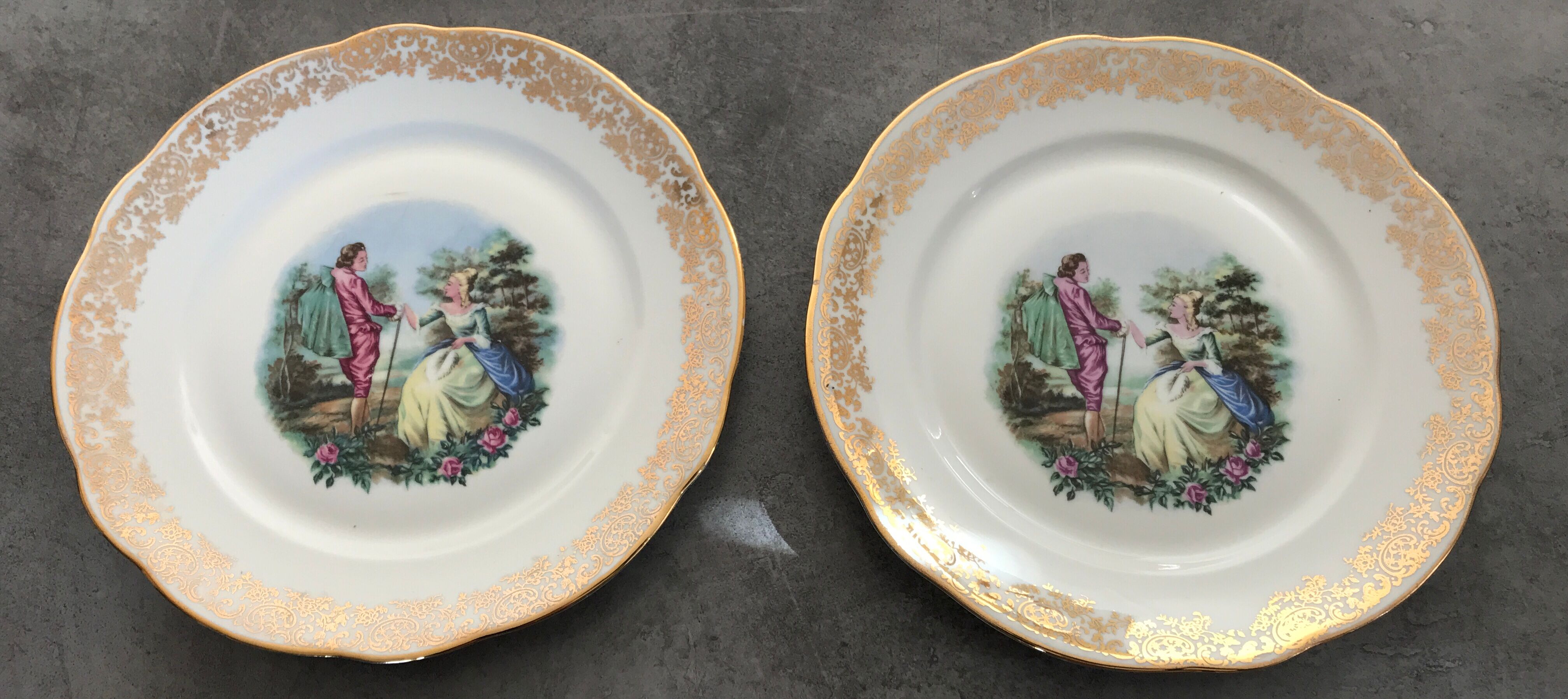 Lot of 8 plates plates pasta and enamels of limoges, decoration of gallant scenes 24.5 cm