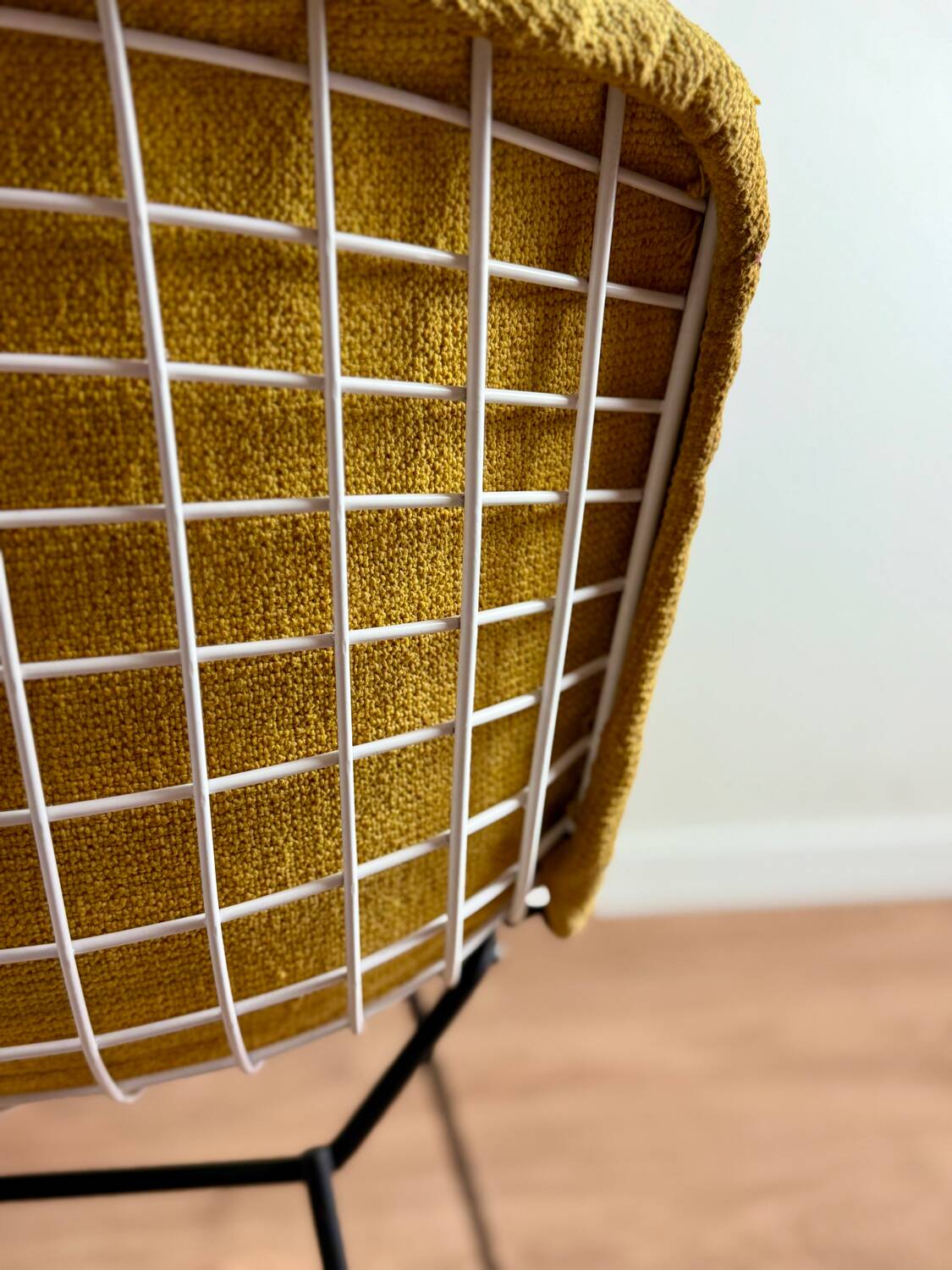 Original Bertoia chair produced in 1952 for Knoll