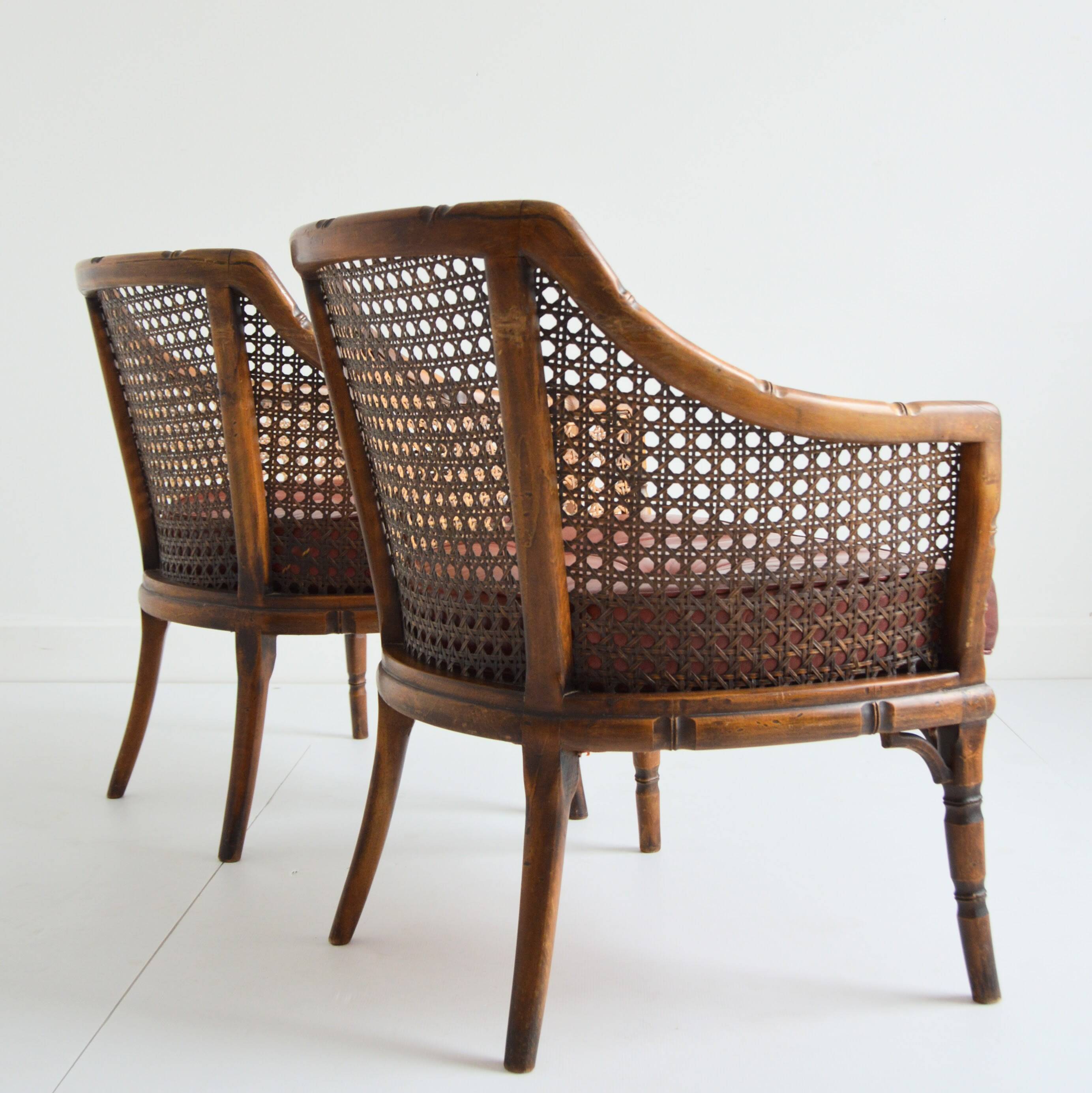 Paire de fauteuils en noyer et cannage ancien XIXème