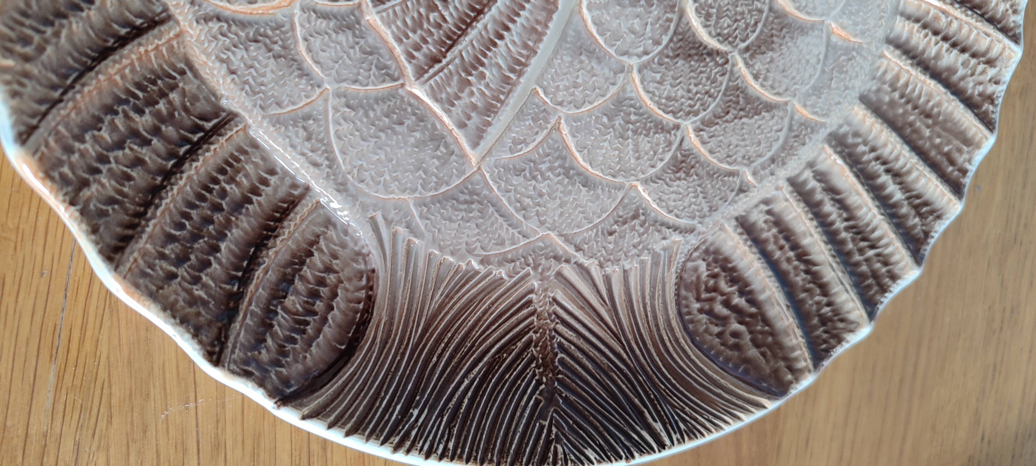 A lot of fish plates.