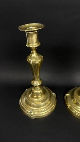 Pair of gilded bronze candlesticks from the Regency period, 18th century.