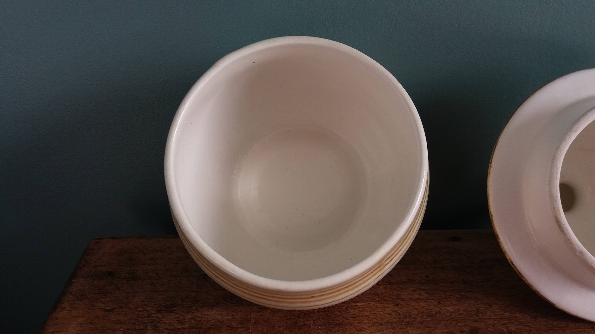Sugar bowl and milk jug in Longchamp earthenware.