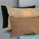 Coussin vert et or en velours d'ameublement d'éditeur 30 x 50 cm