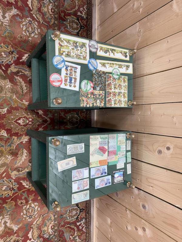 Paire de tables de chevets ou bouts de canapé 1970