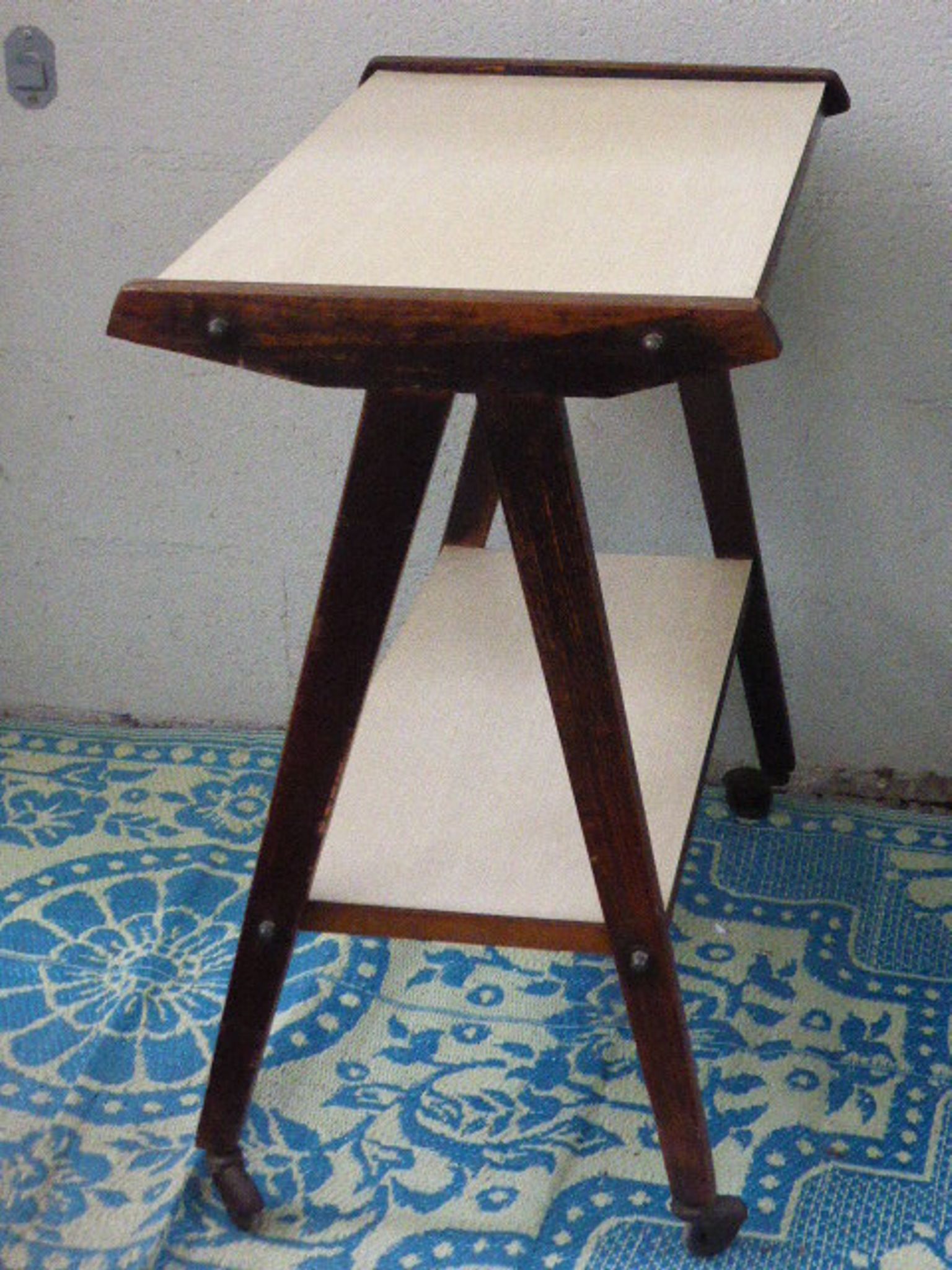 Service rolling feet wood and formica 1950