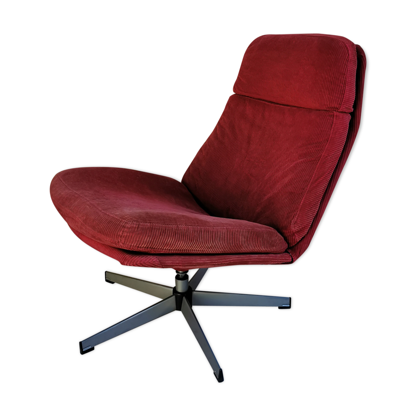 Swivel armchair