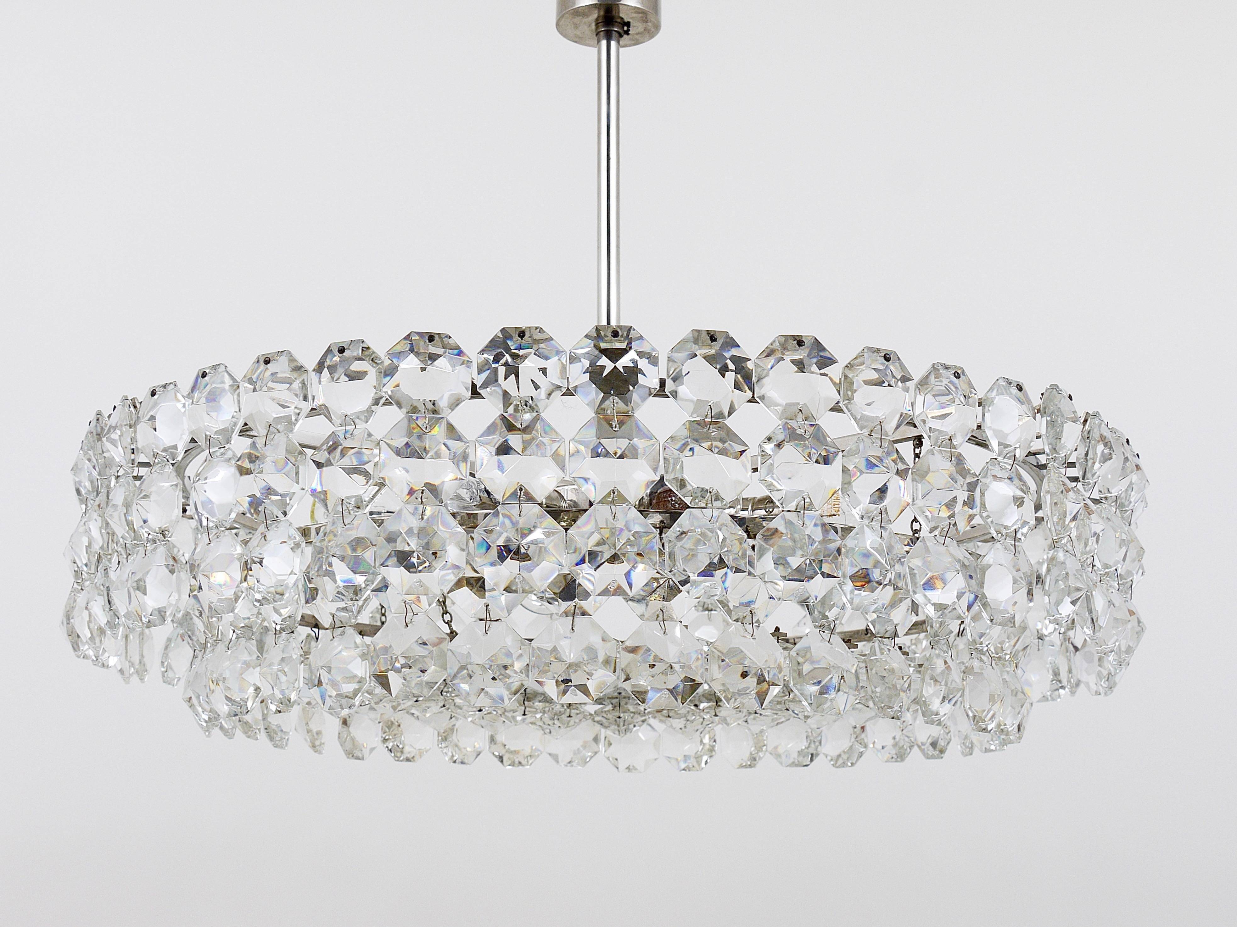 Grand chandelier Bakalowits in nickel and glass with diamond-shaped crystals, 1960s.