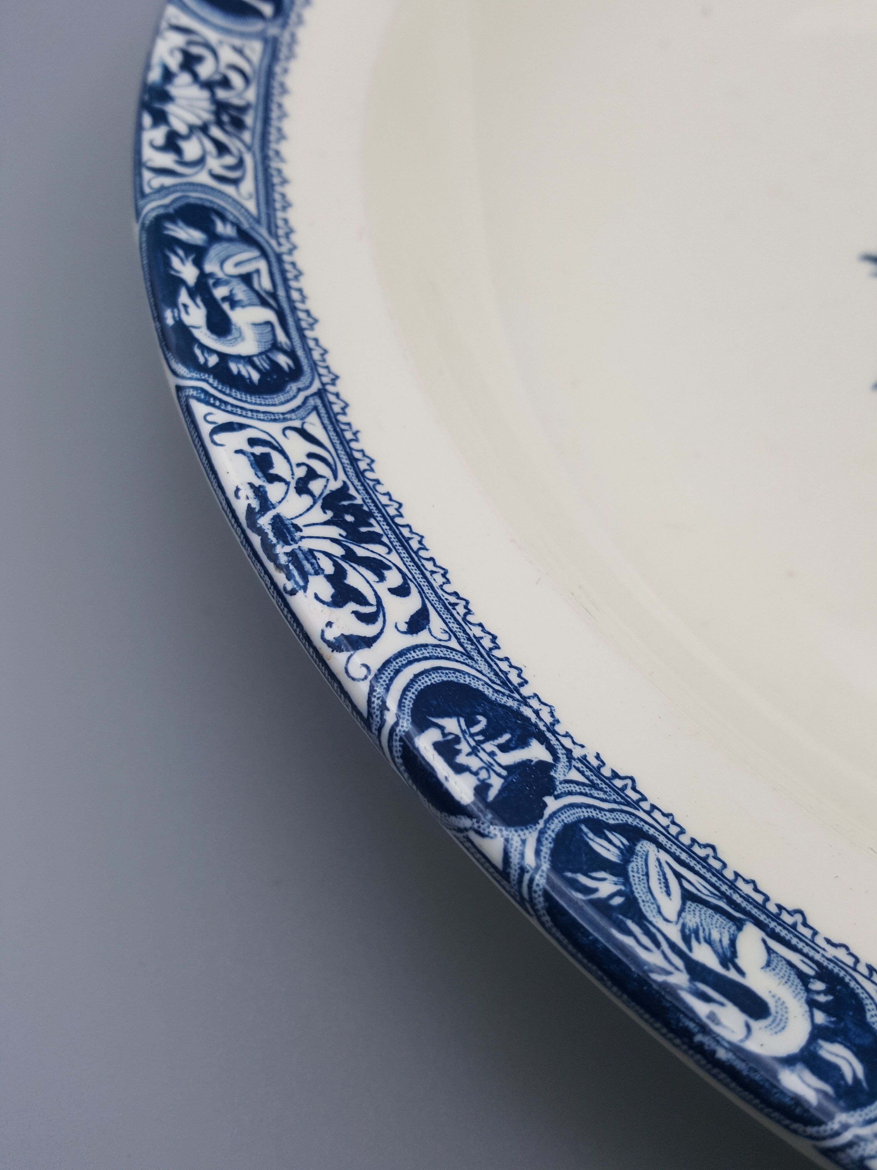 hollow serving dish François 1st dragon salamander iron earth Salins