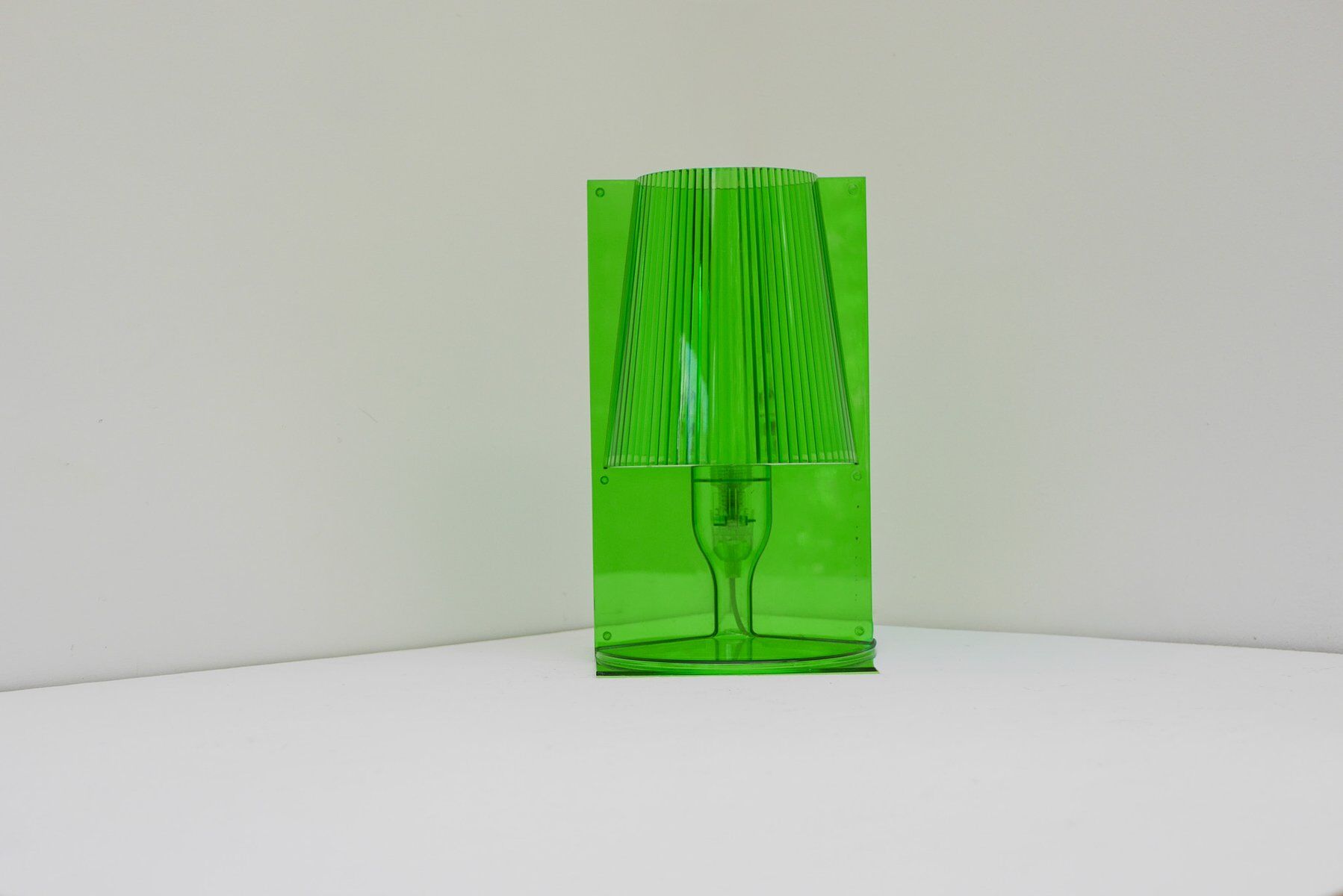 Lampe de table en polycarbonate transparent vert par Ferruccio Laviani pour Kartell, 2003.