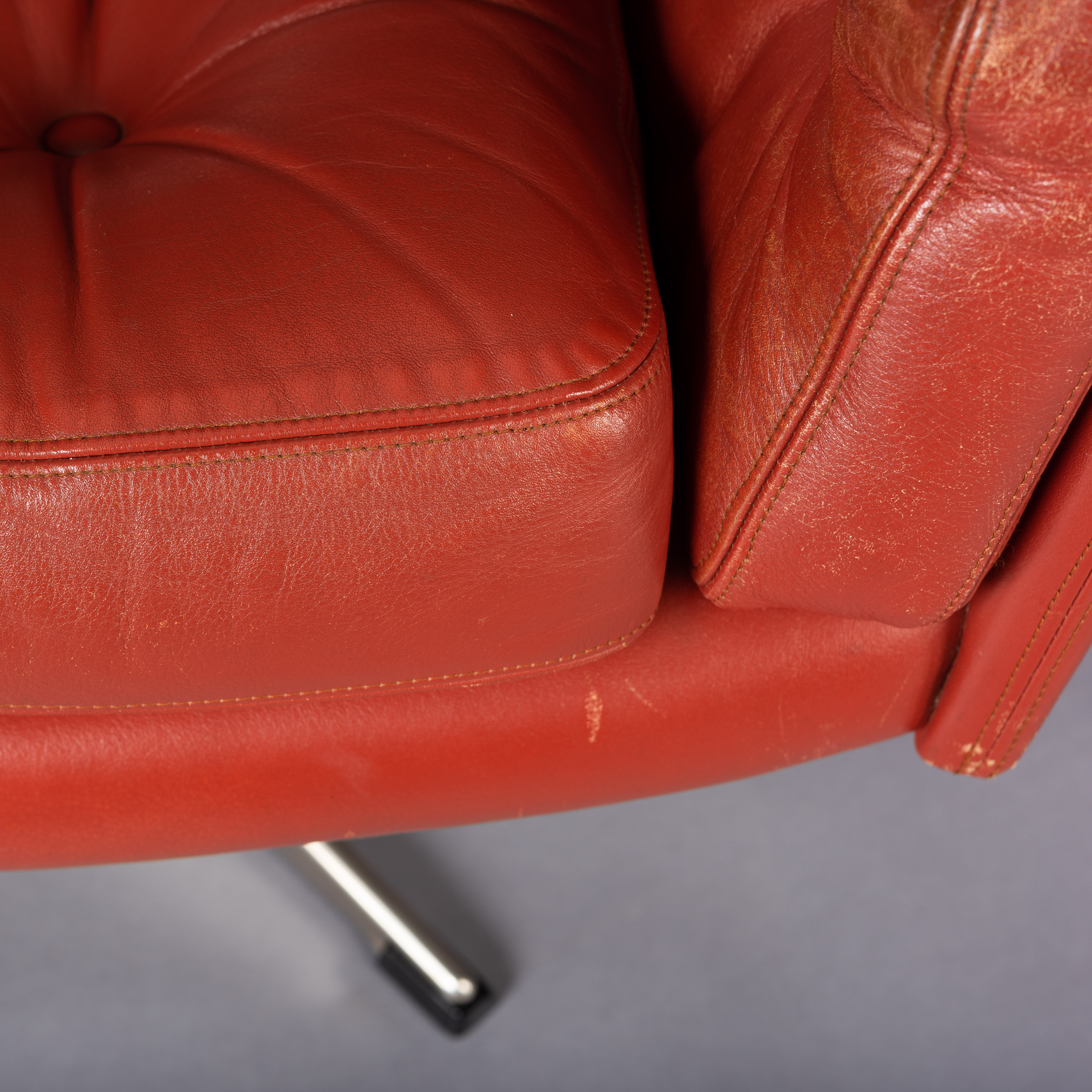 Danish red leather swivel chair, 1960