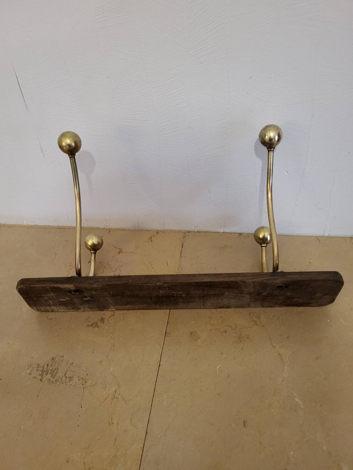 Patères bois et laiton