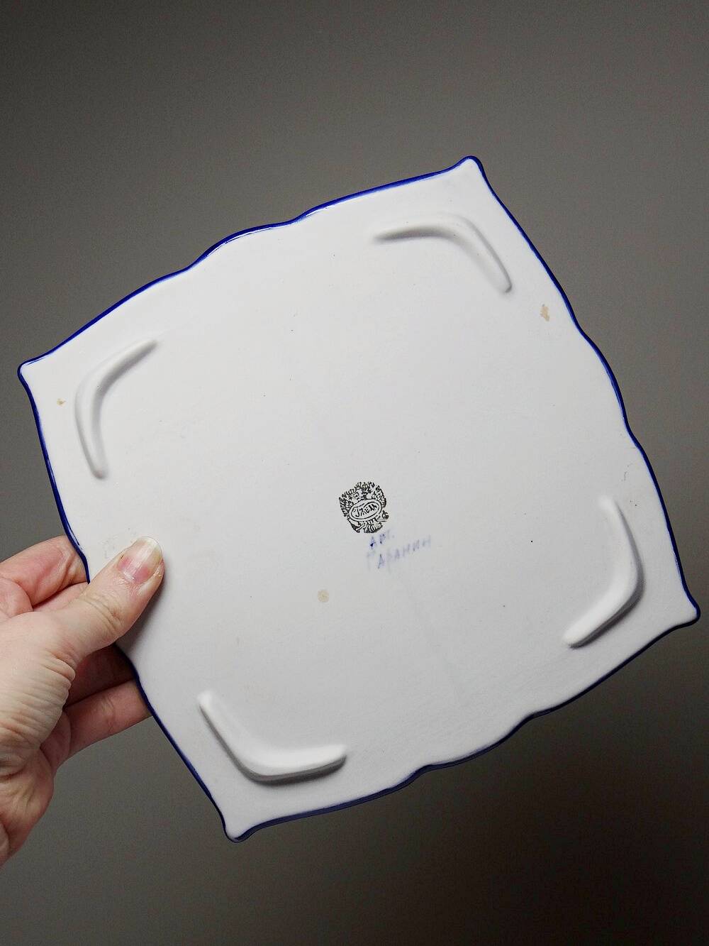 Rare et unique échiquier de voyage en porcelaine de Gzhel signé Yuri Garanin