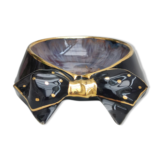 Empty butterfly knot pocket