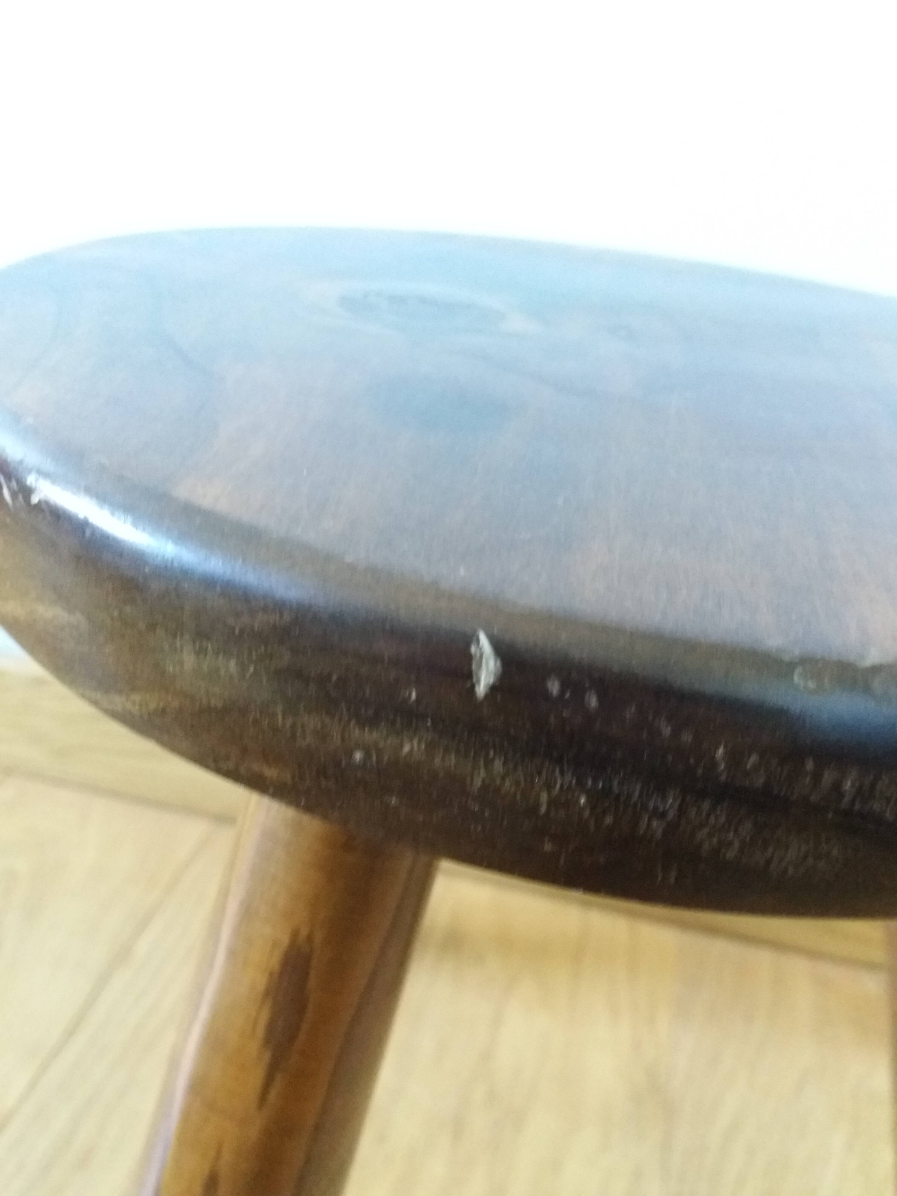 Tabouret tripode pieds crayon