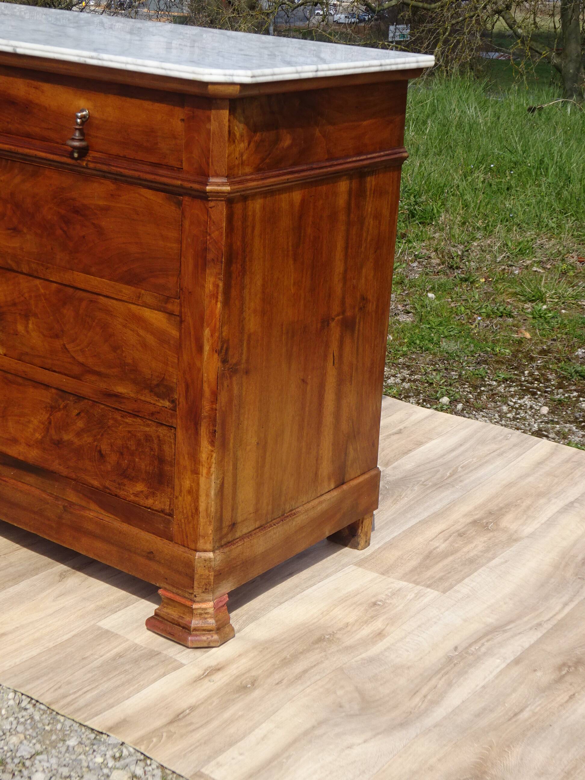 Ancienne commode Louis Philippe en noyer marbre blanc