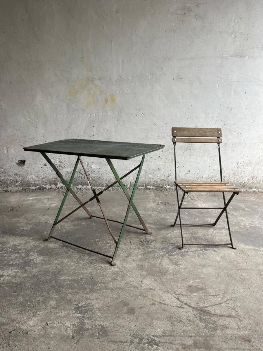 Vintage 1930 brewery terrace table with green metal and wooden folding chair
