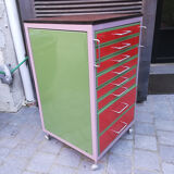 "Dentist" type box on wheels