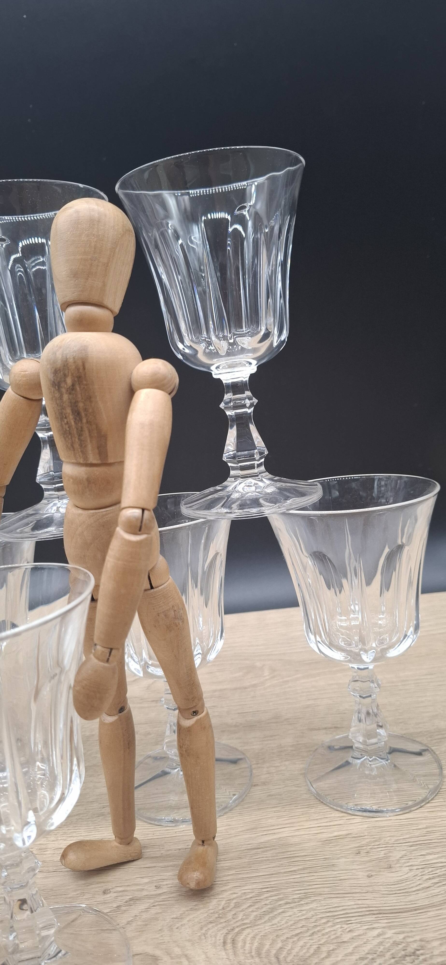 Set of 8 large Baccarat Lauzun crystal wine glasses