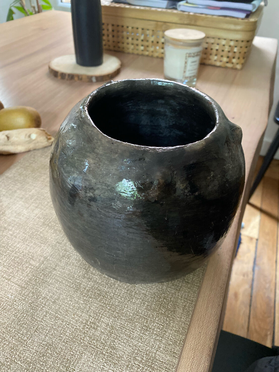 Sejnane brown vase varnished