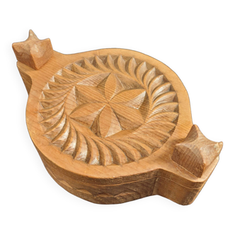 Boite en bois- Boite à sel sculpté à la main- origine Saint Véran- Art populaire