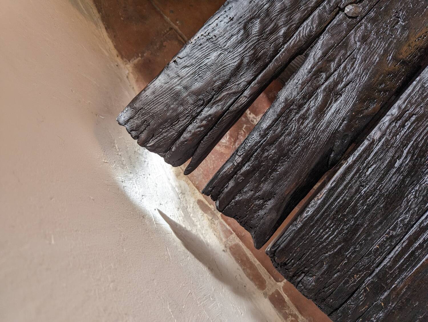 Table basse bois brûlé