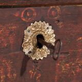 Coffre ancien peint avec motifs floraux et serrure en fer (vers 1820) #47