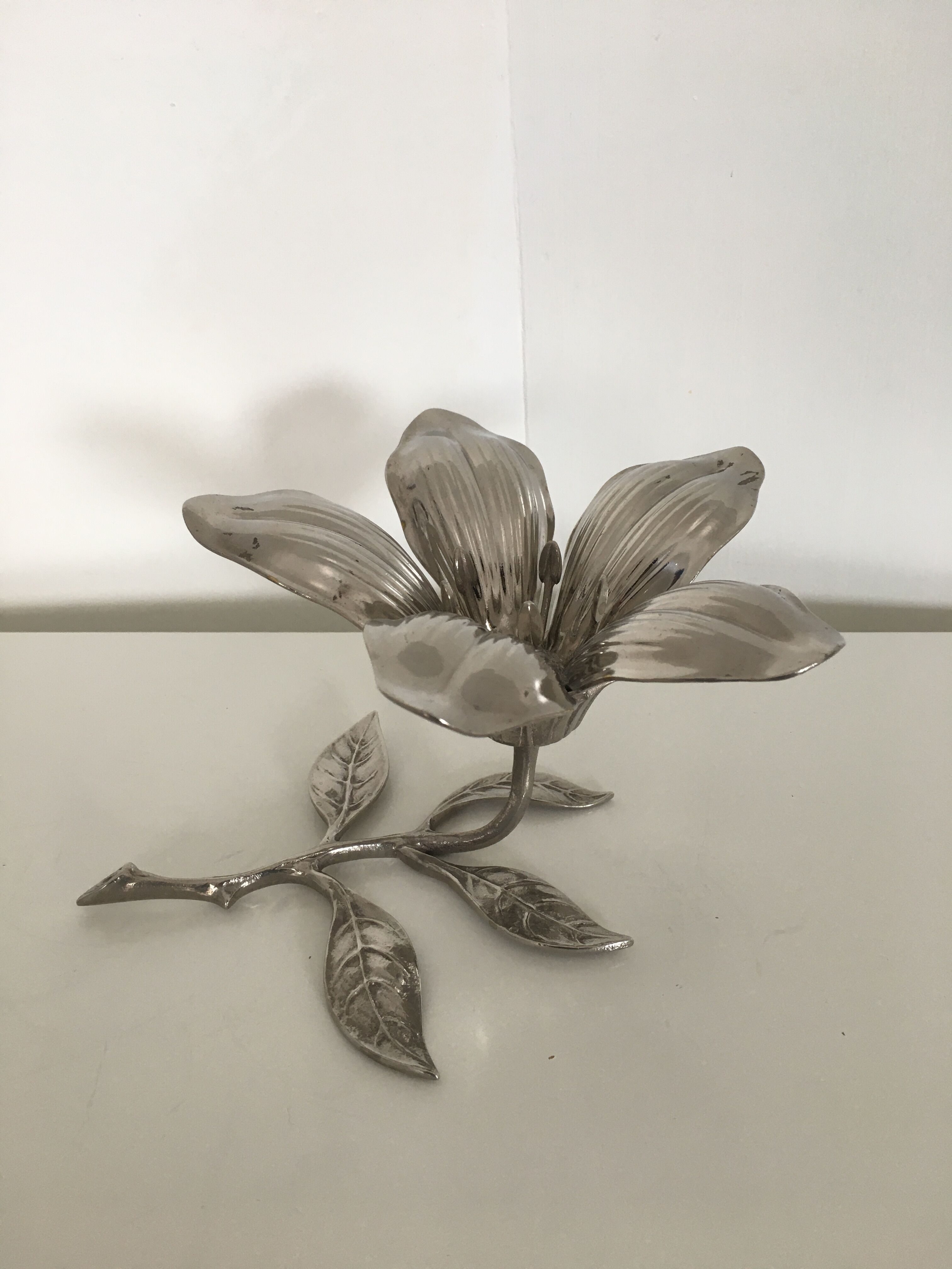 Flower ashtray on chrome stem with 5 removable ashtray petals
