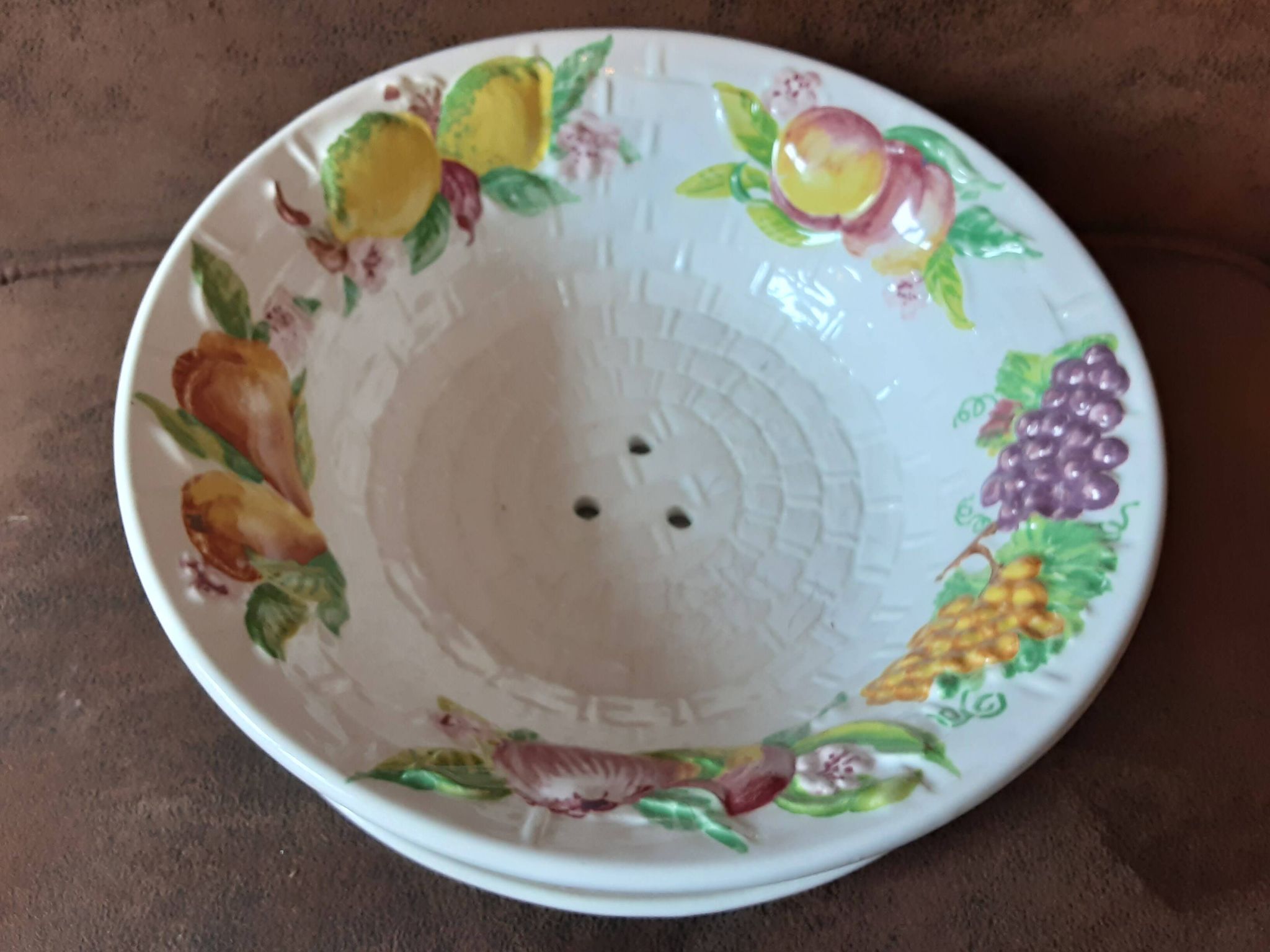 Drainer and its slippery-style plate