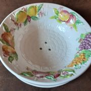 Drainer and its slippery-style plate