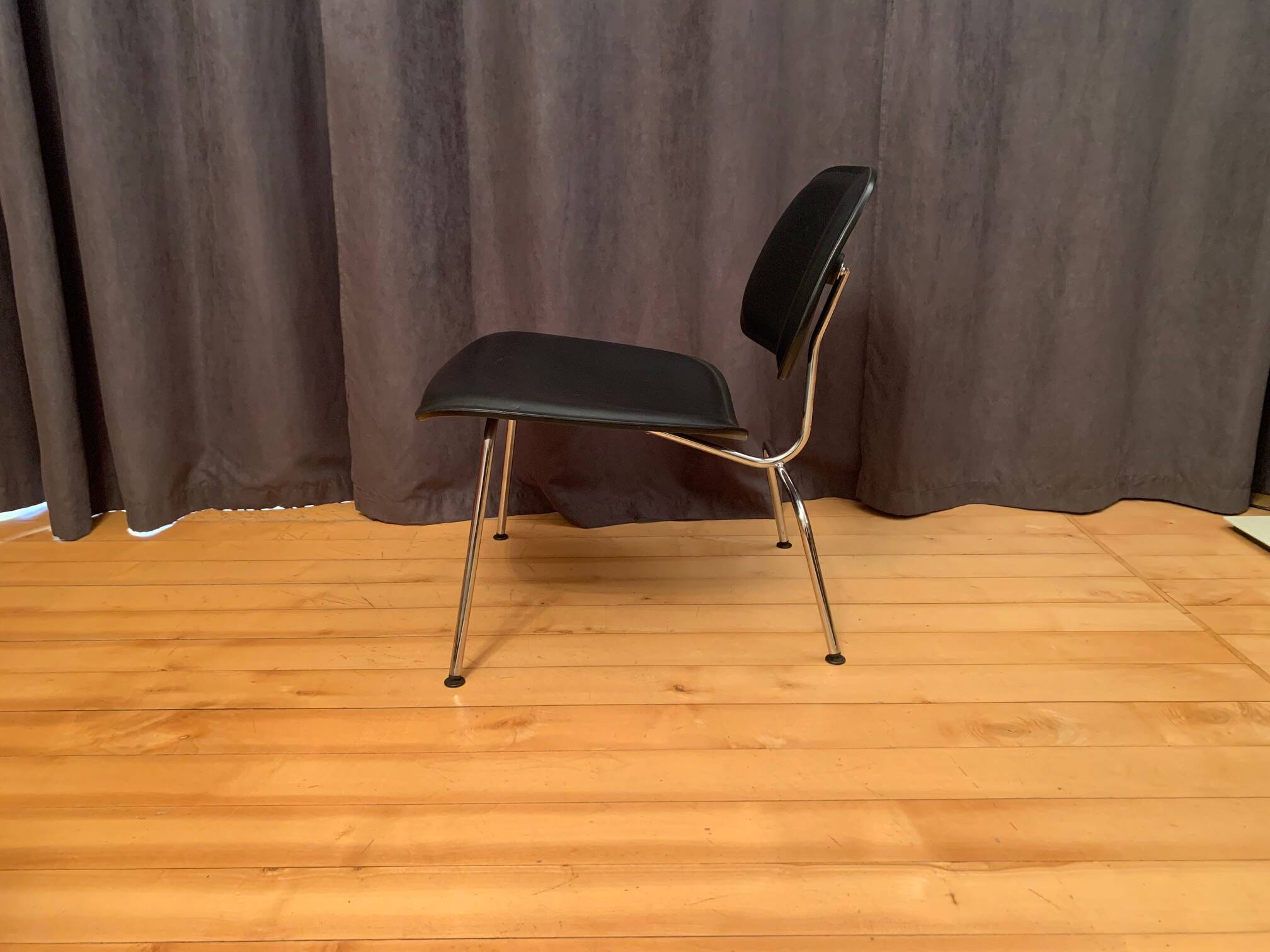 Leather armchair LCM designed by Charles & Ray Eames, Vitra
