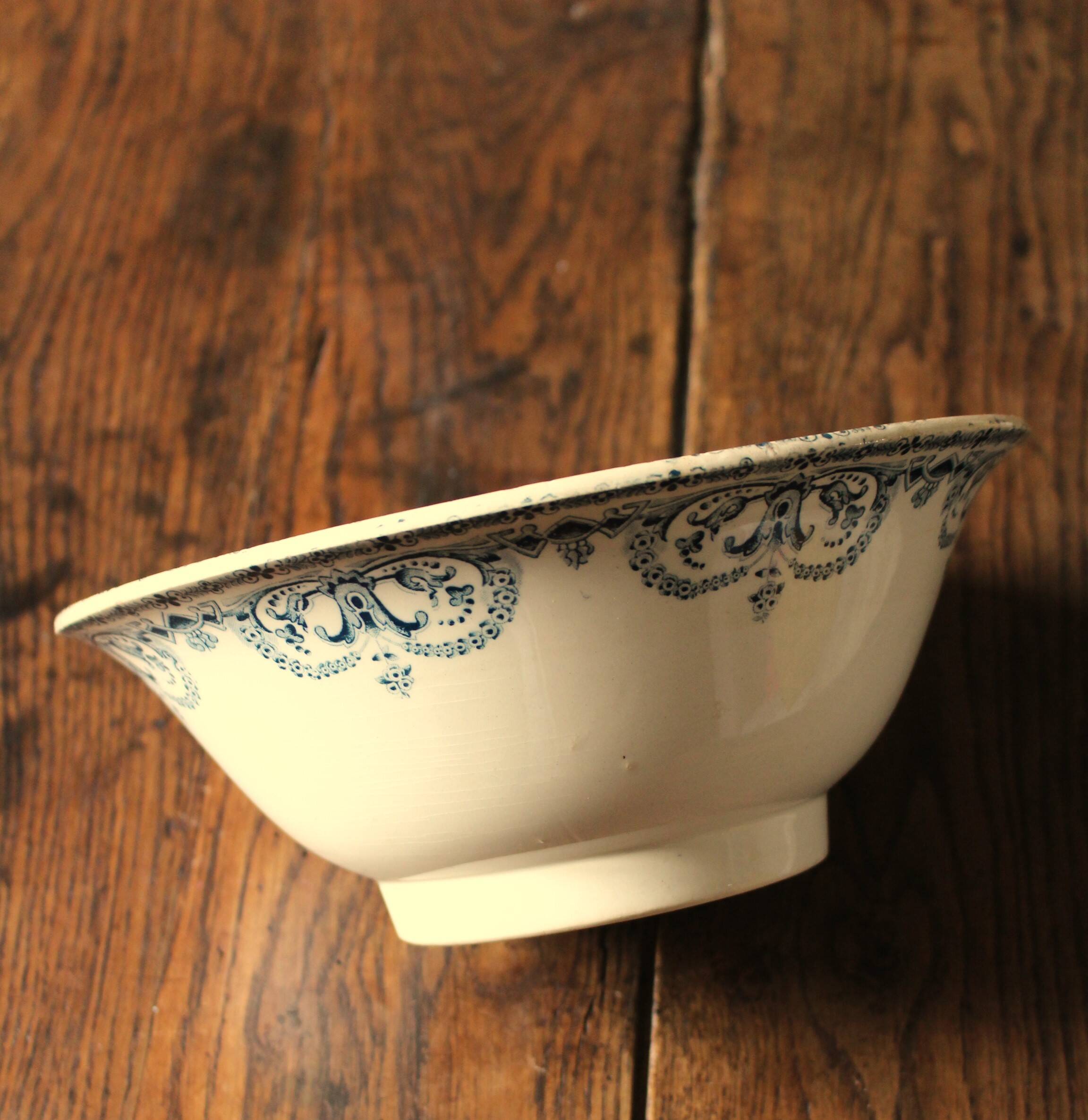 Blue iron earth salad bowl Garland To the planter of CaÏffa
