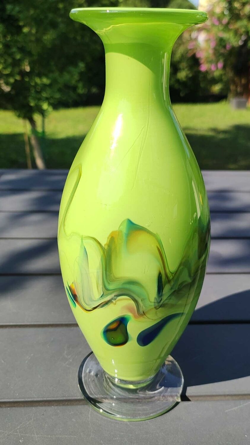 Dalian Glass & Co./Snowflakes vase in Murano style opown blown Art glass. Smoke scrolls. High 23.5 cm