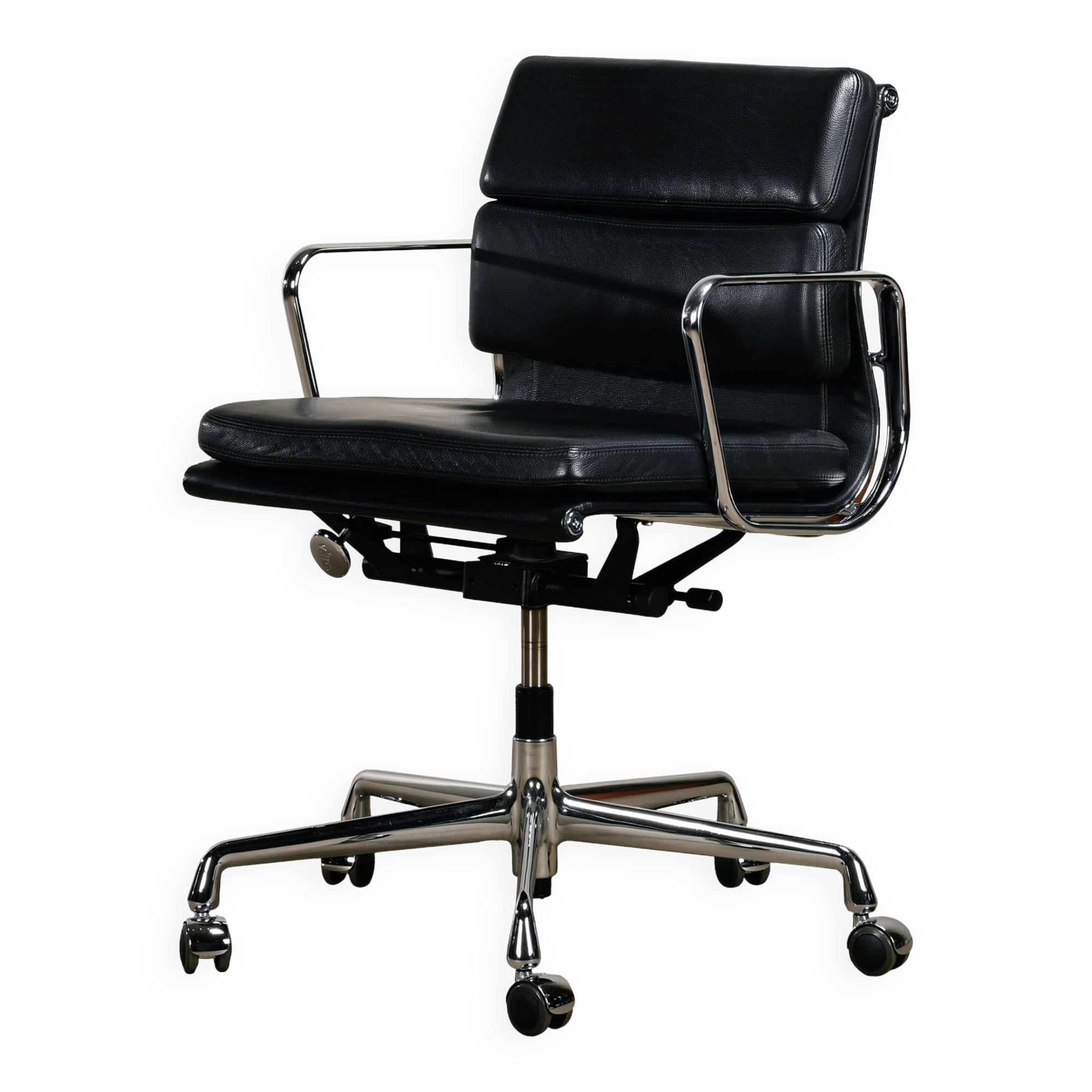 Charles & Ray Eames EA217 Office Chair in Chrome and Black leather, Vitra