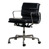 Charles & Ray Eames EA217 Office Chair in Chrome and Black leather, Vitra